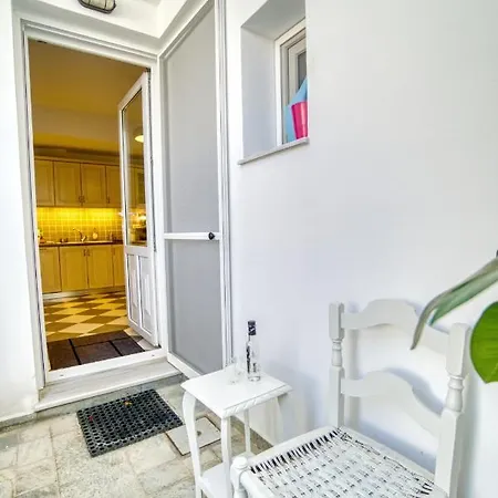 Stylish, Cozy 2-Bdr Flat In Andros Town By Explore Andros Exterior foto
