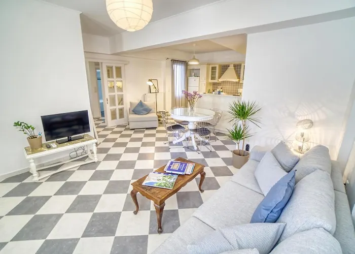 Stylish, Cozy 2-Bdr Flat In Andros Town By Explore Andros